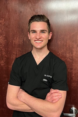 Headshot of Dr. Justin Roche, DDS